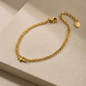 Bracciale a doppio strato in acciaio inossidabile dorato con croce e chiusura a moschettone