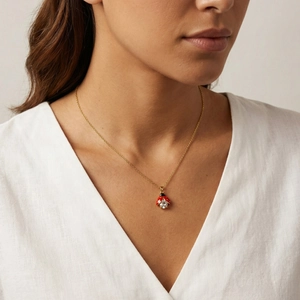 Collier coccinelle doré pour femme avec ailes en émail rouge et pendentif en zircon