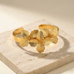 Bracelet jonc doré en acier inoxydable style bohème avec fleurs mates texturées