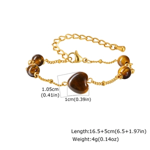 Vue macro du bracelet cœur en œil de tigre avec dimensions 1,05cm et chaîne de 16,5cm