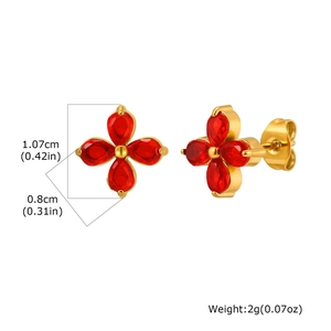 Golden clover stud earrings with deep red drop-shaped stones and product dimensions