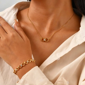 Parure de bijoux dorés en acier inoxydable avec collier infini et bracelet en zircon