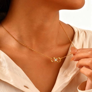 Collier infini doré avec pierre de zircon blanc étincelante pour femmes élégant