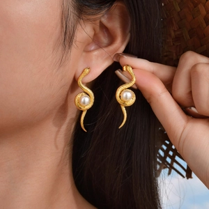 Boucles D'oreilles Puces Serpent Künstliche Perle D'imitation Acier Inoxydable Plaqué Or Élégant Bijoux Animaux Pour Femmes
