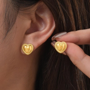 Elegant 18K gold-plated stainless steel heart earrings with twisted rope border design