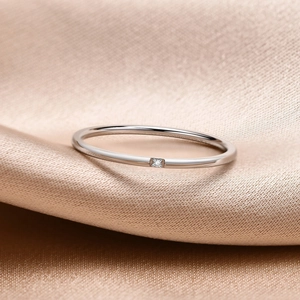 Macro shot of 1mm gold-plated stainless steel ring with a sparkling solitaire zircon
