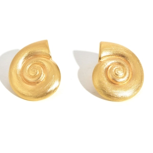 Minimalist 18K gold stainless steel spiral seashell stud earrings with brushed finish