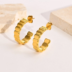 Vintage French C-Shaped Brass Hoop Earrings 18K Gold Plated Stainless Steel Post Geometric Scalloped Metal Jewelry For Women