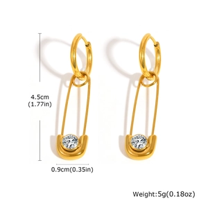 Detailansicht goldene Sicherheitsnadel-Ohrringe mit Zirkon-Inlay und Maßen des Schmucks