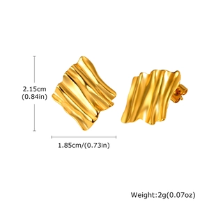Detailed size view of gold irregular wavy stud earrings with 2.15cm height and 2g weight