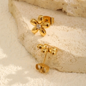 Detail of 18K gold stainless steel flower earrings featuring a central zircon stone