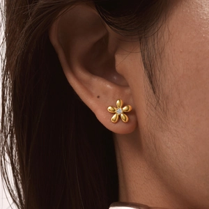 Minimalist 18K gold-plated stainless steel flower stud earrings with zircon for women