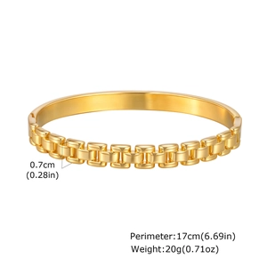 Detailed view of the 0.7cm width gold watchband style bangle with size specifications