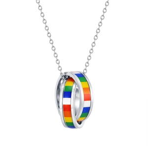 Collier à pendentif double anneau arc-en-ciel en acier inoxydable avec chaîne argentée