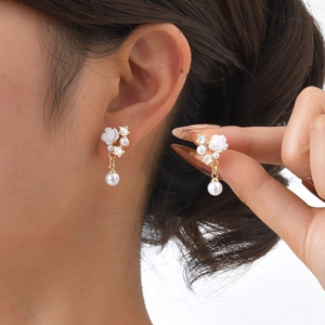 Vintage Alloy White Rose Dangle Earrings With Faux Artificial Pearl Rhinestone Inlay Elegant French Style Women Wedding Party Jewelry