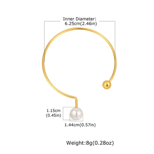 Dimensions détaillées du bracelet doré avec une perle blanche et une sphère en métal