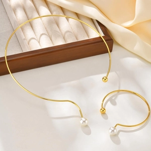 Ensemble collier et bracelet minimaliste en acier doré avec perles et boules métalliques