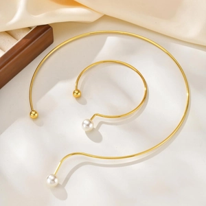 Parure élégante en acier inoxydable doré et perles avec collier rigide et bracelet ouvert