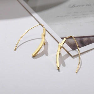 Boucles d'oreilles pendantes en acier inoxydable doré avec crochet minimaliste