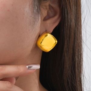 Minimalist square geometric gold earrings for women with a high-polished mirror finish