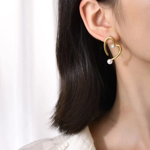 Herzförmige Vergoldete Edelstahl Ohrstecker Mit Kunstperle Und Zirkon Elegante Modeschmuck Für Damen