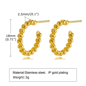 Détails des boucles d'oreilles créoles C en acier inoxydable doré IP 18mm avec perles