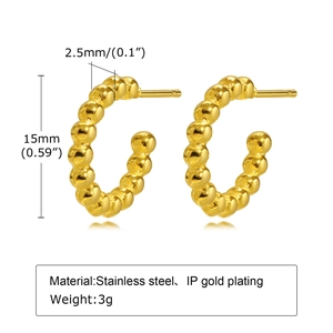 Dimensions détaillées des boucles d'oreilles en C en acier doré avec diamètre de 15 mm