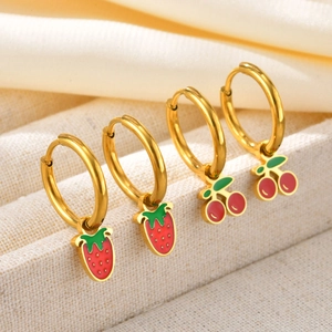 Boucles d'Oreilles Créoles Pendentif Fraise Cerise pour Femmes Laiton Plaqué Or 18K Tige en Acier Inoxydable Bijoux Style Ins