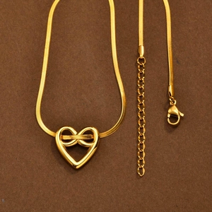 Collier en acier inoxydable plaqué or 18 carats avec pendentif cœur infini et chaîne