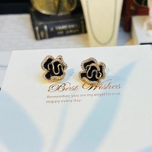 Vintage Enamel Camellia Flower Stud Earrings Gold Plated Copper Rhinestone Paved Floral Earrings For Women Jewelry Gift