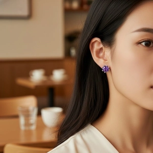 Boucles d'oreilles élégantes couronne en cristal violet avec coupe facettée pour femme