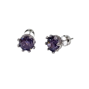 Boucles d'oreilles couronne en cristal violet avec sertissage en argent détaillé