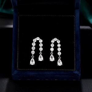 Boucles d'oreilles élégantes à pampilles en forme de double goutte avec oxydes de zirconium