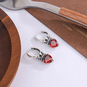 Retro S925 silver crown earrings with heart-shaped red zircon crystals in vintage style