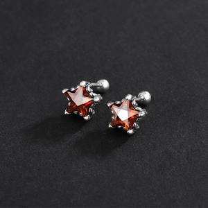 Boucles d'oreilles étoile en argent 925 vintage avec zircons rouges scintillants