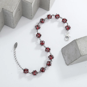 Élégant bracelet en argent sterling S925 avec perles de verre rouges en courbe S minimaliste