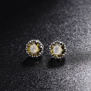 Orecchini a lobo in argento S925 con pietre verde oliva e castone a corona stile vintage