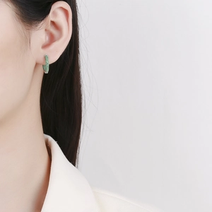 Boucles d'oreilles créoles C en argent 925 avec zircons verts pour femmes élégantes