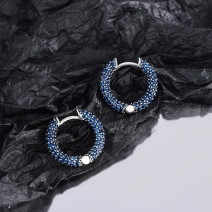 Élégantes boucles d'oreilles en argent 925 avec cristaux bleus sertis en pavé
