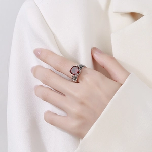 Vintage 925 silver ring with large red gemstone and intricate floral carving detail