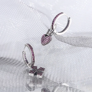 Boucles d'oreilles vintage argent s925 avec cœur en zircon violet et croix asymétrique