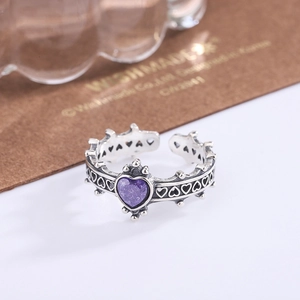 Vintage 925 Silberring im Gothic-Stil mit lila Herzstein und Kronen-Design