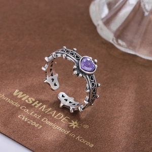 S925 Silberring im Retro-Stil mit lila Herz-Edelstein und gotischen Hohlschnitzereien
