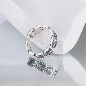 S925 sterling silver peacock feather ring with green cubic zirconia in antique finish