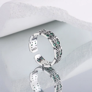 Vintage S925 sterling silver peacock tail ring with green zircon and oxidized finish