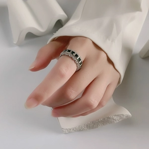 925 silver ring featuring five square emerald zircons with lace edge detail on finger