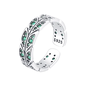 S925 sterling silver peacock tail ring with green zircon stones in vintage leaf design