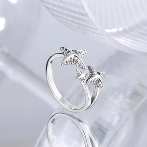 S925 sterling silver meteor ring with green gemstone and irregular texture design