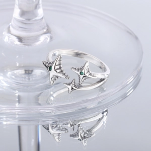 Vintage S925 sterling silver open ring with green zircon stars and irregular texture