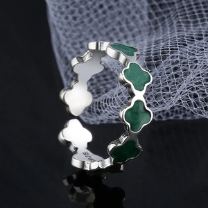 Bague ouverte minimaliste en argent S925 avec trèfles à quatre feuilles en émail vert